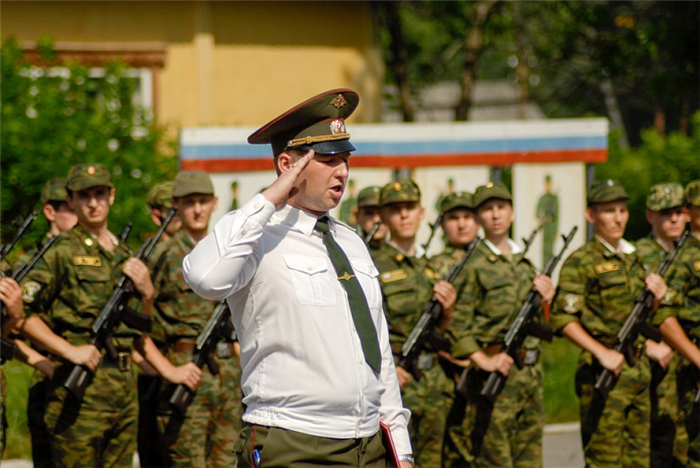 Какие льготы предоставляются членам семей погибших военнослужащих и военных пенсионеров?